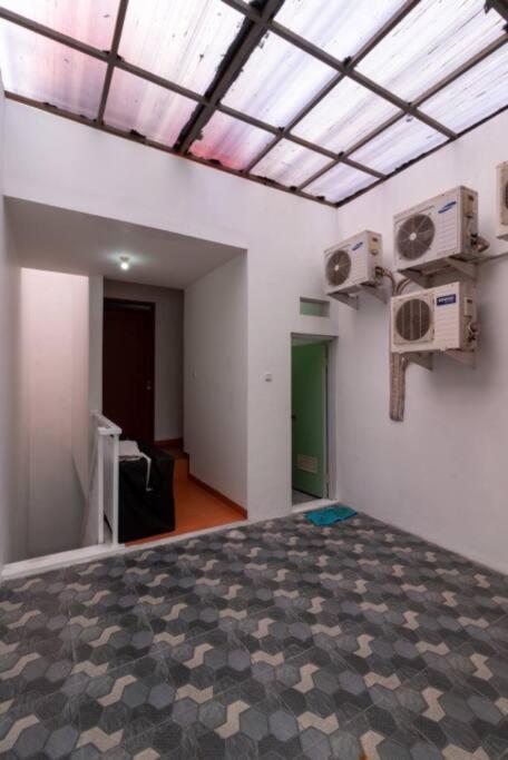 Spacious, White-Villa Belgareti @Kiara Condong バンドゥン エクステリア 写真