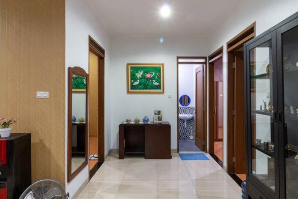 Spacious, White-Villa Belgareti @Kiara Condong バンドゥン エクステリア 写真