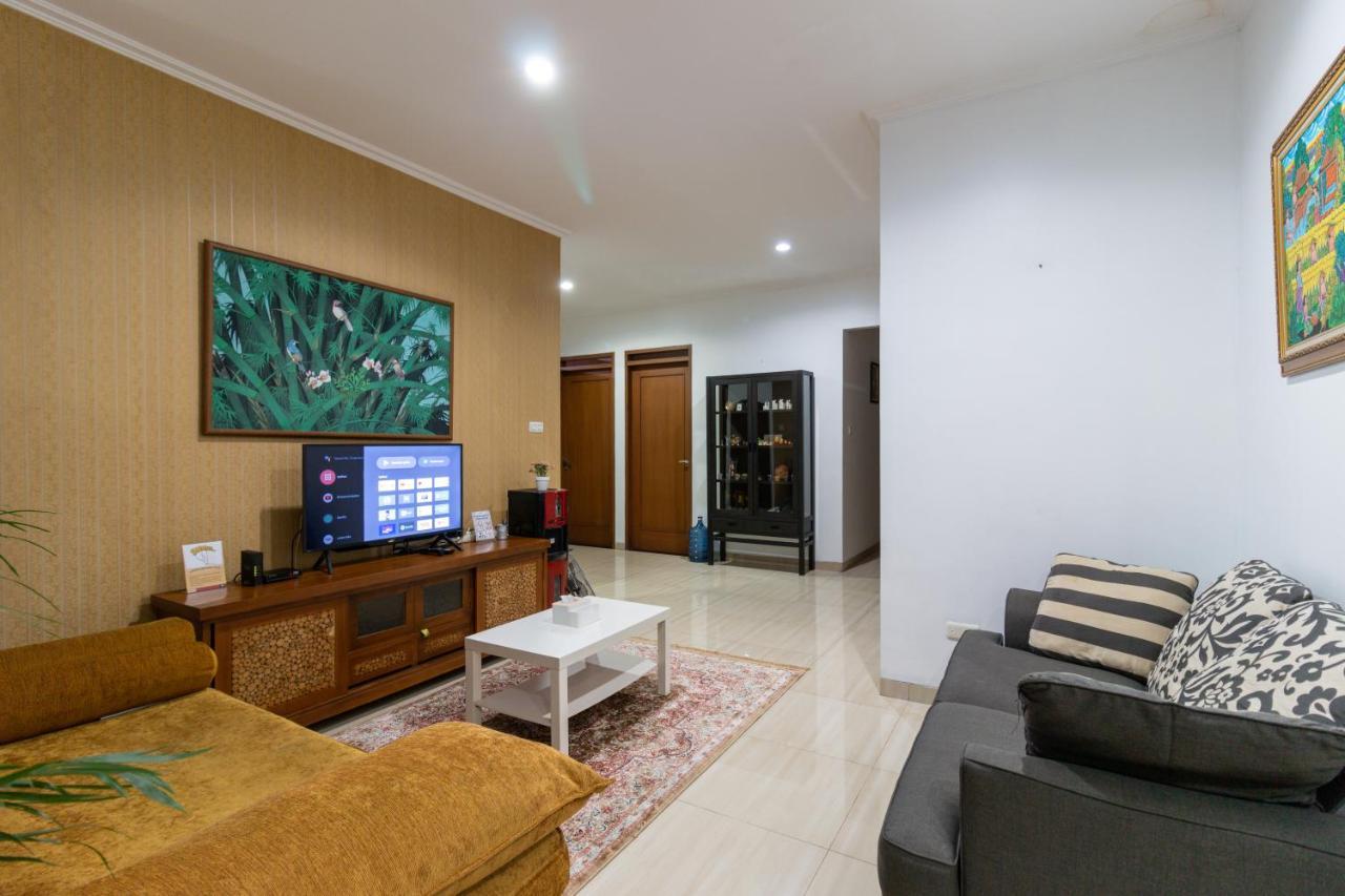 Spacious, White-Villa Belgareti @Kiara Condong バンドゥン エクステリア 写真
