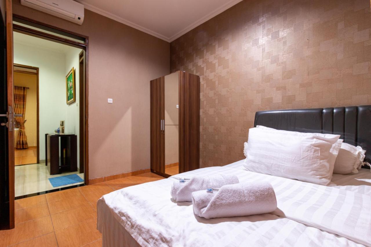 Spacious, White-Villa Belgareti @Kiara Condong バンドゥン エクステリア 写真