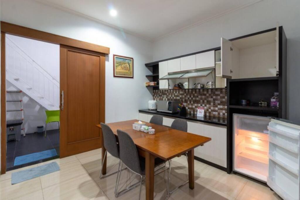 Spacious, White-Villa Belgareti @Kiara Condong バンドゥン エクステリア 写真
