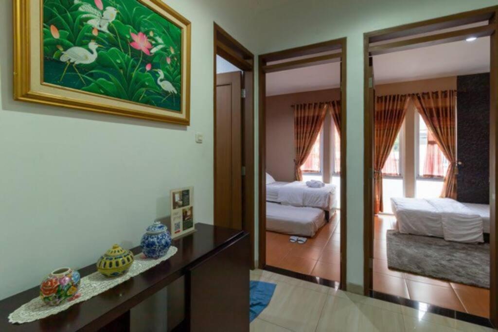 Spacious, White-Villa Belgareti @Kiara Condong バンドゥン エクステリア 写真