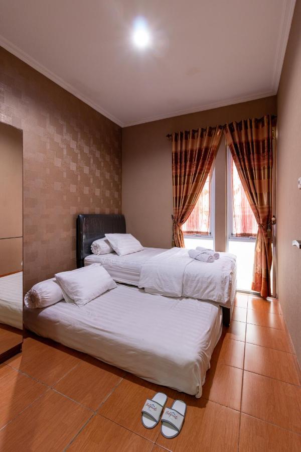 Spacious, White-Villa Belgareti @Kiara Condong バンドゥン エクステリア 写真