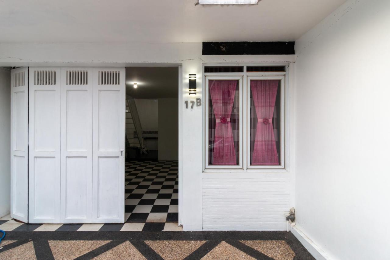 Spacious, White-Villa Belgareti @Kiara Condong バンドゥン エクステリア 写真